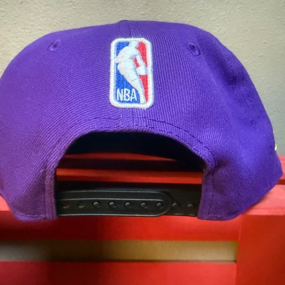 New Era 9Fifty NBA Los Angeles Lakers Two Tone Purple Black Snapback Hat NEW - Picture 3 of 6